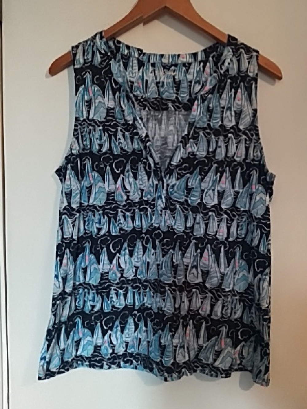 Lilly Pulitzer Sleeveless V-Neck Top Blue, Black, White, Size Large